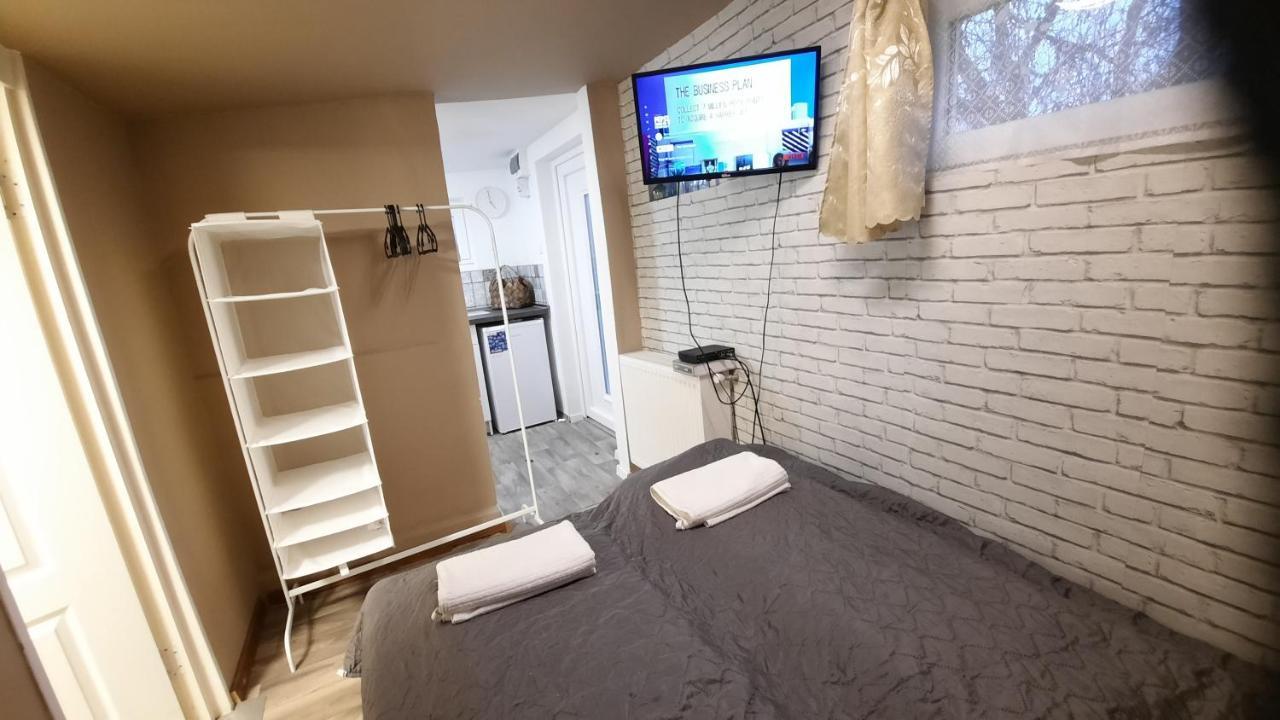 Hi-Bp Garden City Batsanyi Tiny House Near The City Train With Free Parking Budapest Extérieur photo